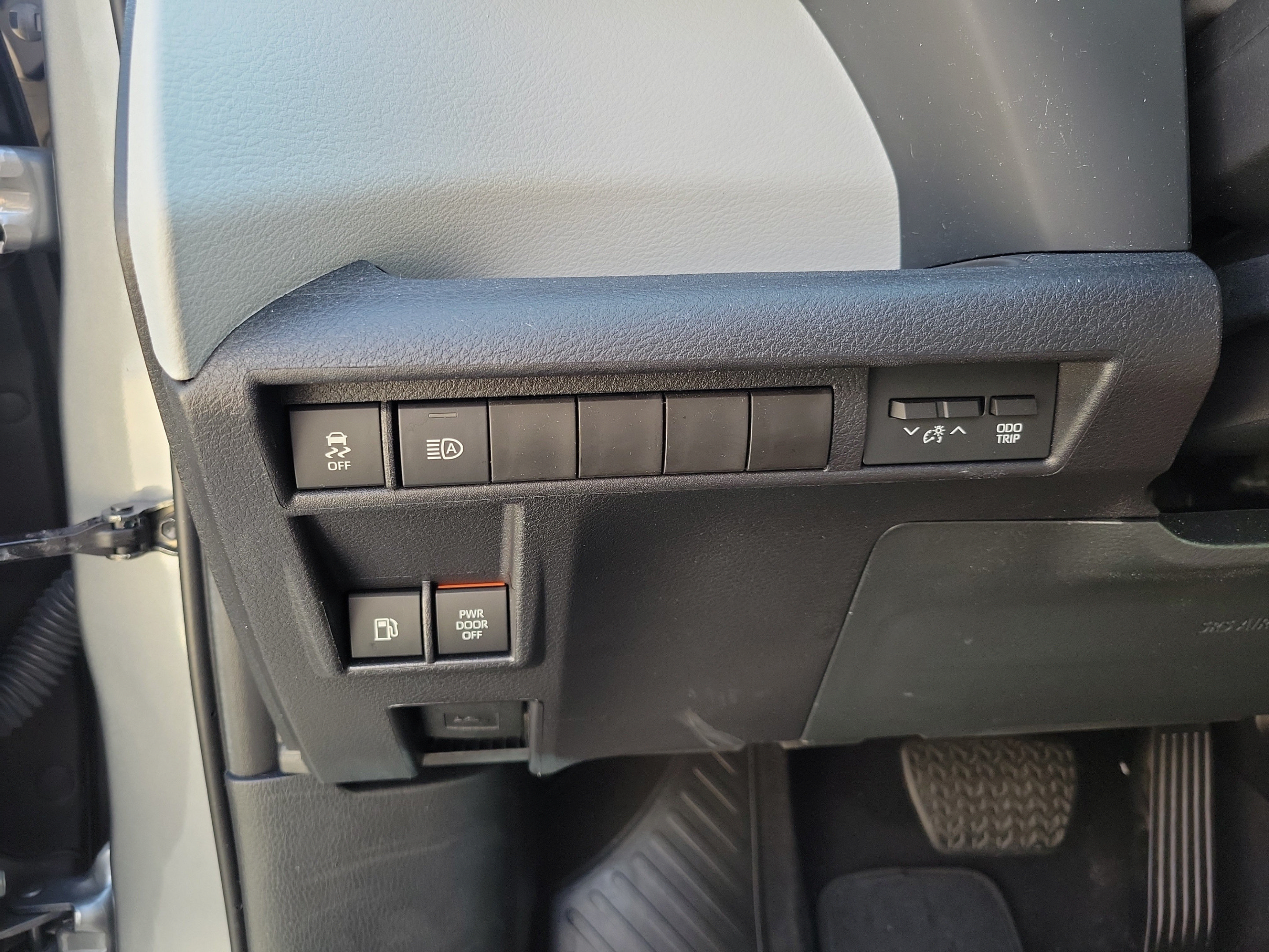 Certified 2026 Toyota Sienna XLE FWD image 17