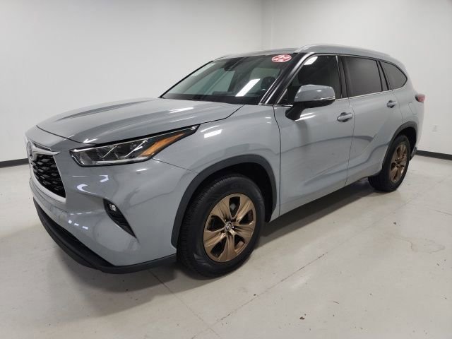 Used 2022 Toyota Highlander Bronze Edition image 9