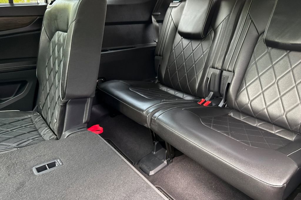 Used 2024 Volkswagen Atlas SEL Premium R-Line image 17