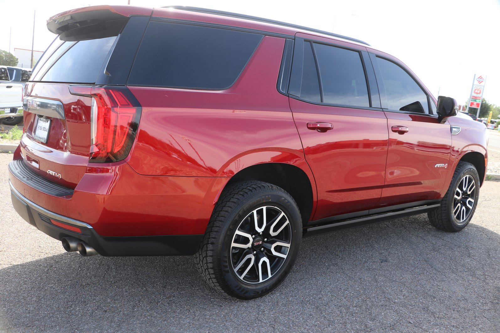 Used 2024 GMC Yukon AT4 w/ Technology Package AWD/4WD image 7