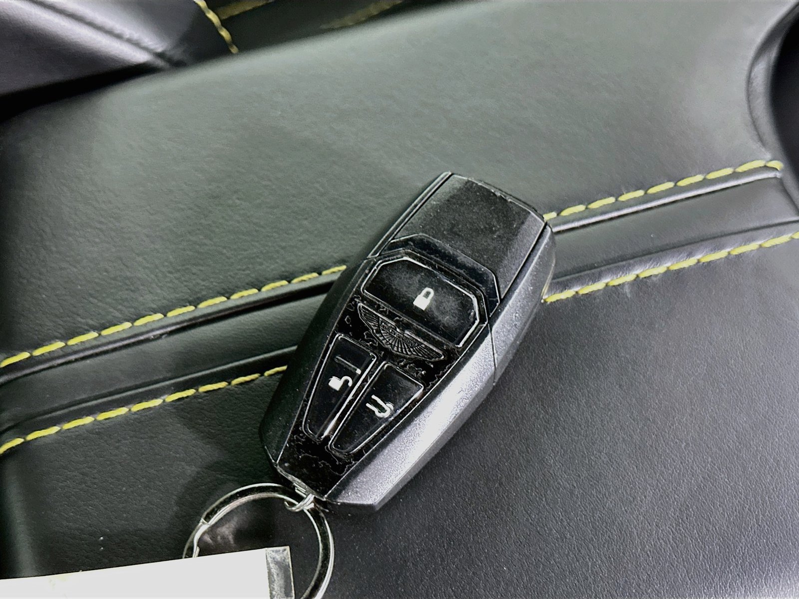 Used 2019 Aston Martin V8 Vantage Coupe RWD image 38
