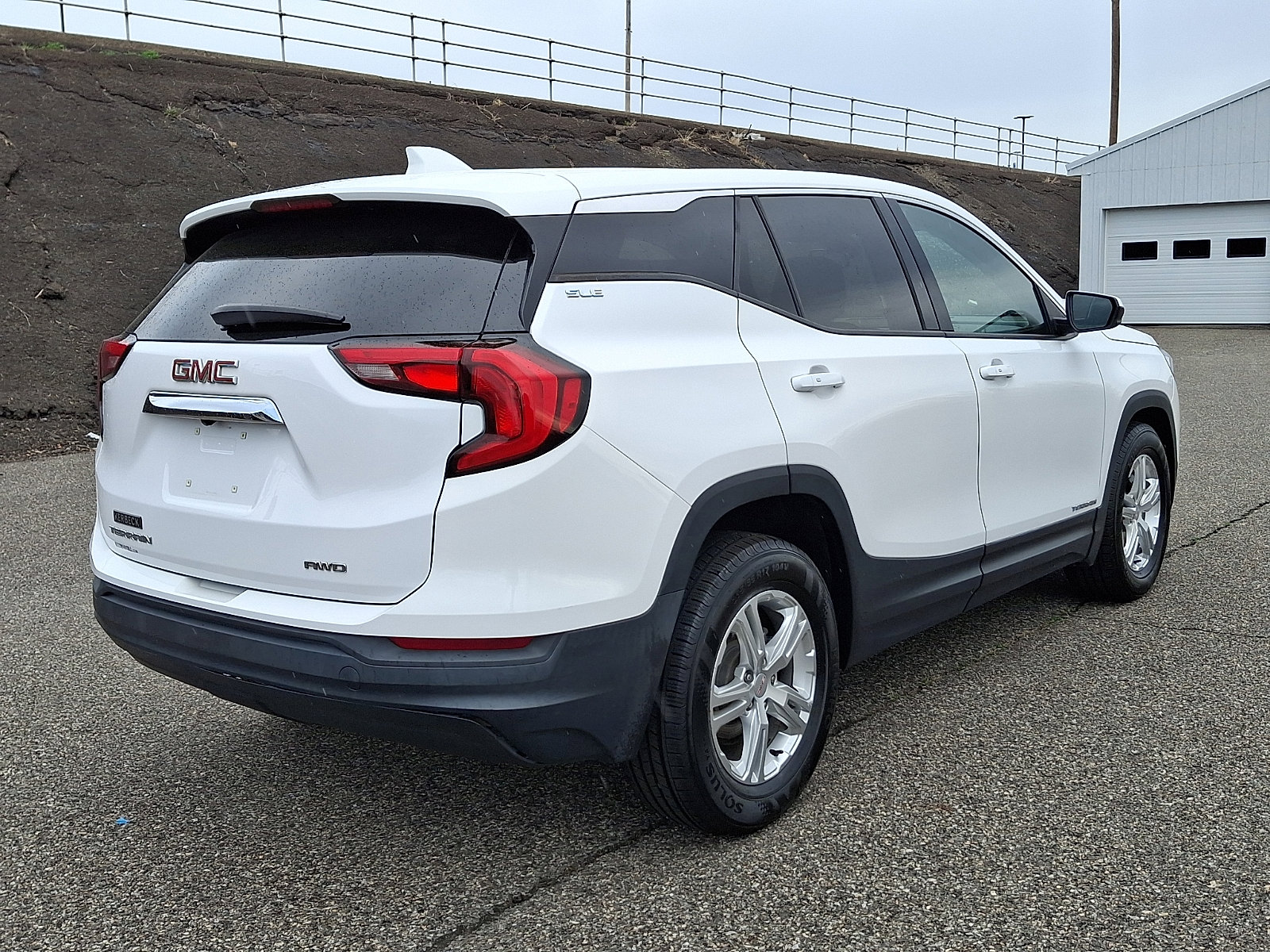 Used 2020 GMC Terrain SLE AWD/4WD image 4