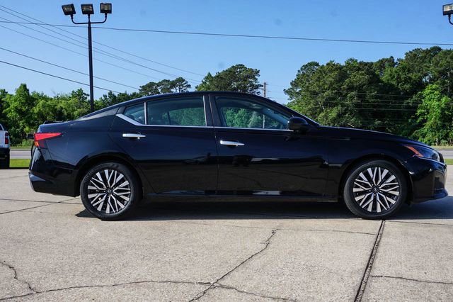 Used 2024 Nissan Altima 2.5 SV FWD image 3
