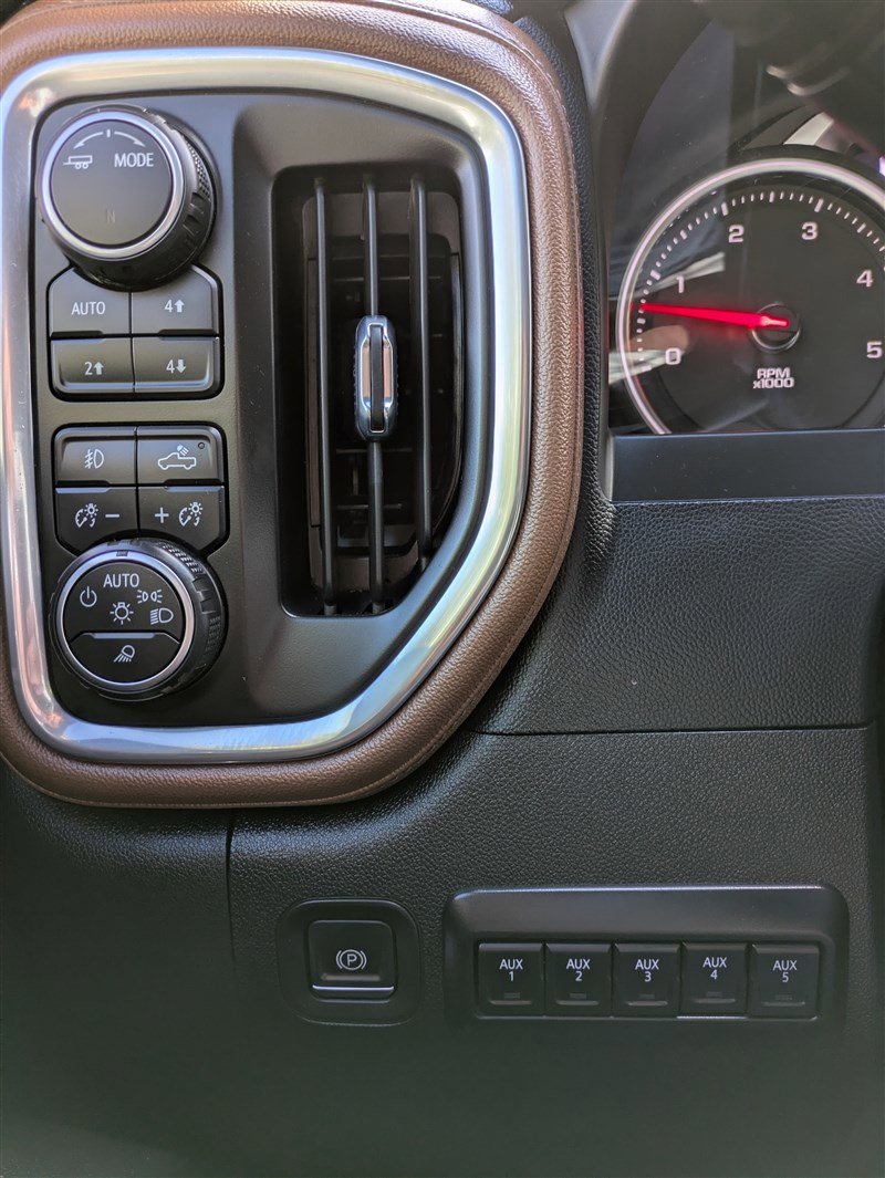 Used 2022 Chevrolet Silverado 3500 High Country w/ Safety Package II image 35