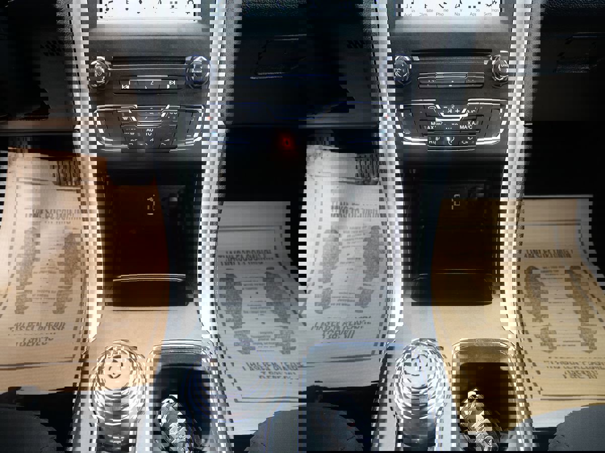 Used 2017 Ford Fusion SE w/ Fusion SE Technology Package image 12