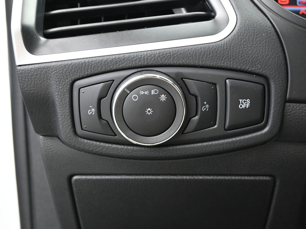 Used 2024 Ford Edge SE w/ Black Appearance Package image 12