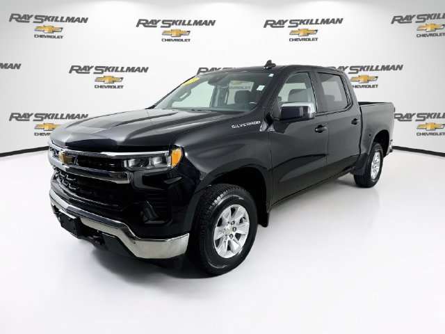 Used 2025 Chevrolet Silverado 1500 LT AWD/4WD image 3