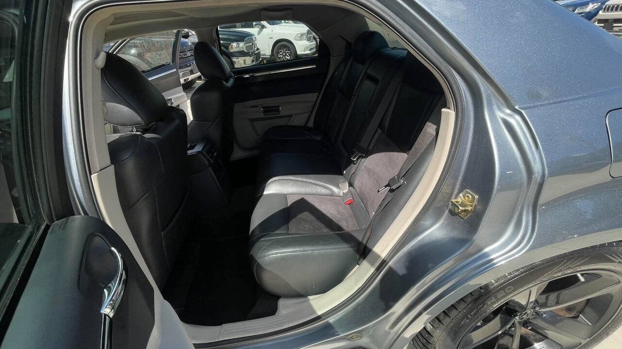 Used 2006 Chrysler 300 SRT8 w/ SRT Option Group II RWD image 21