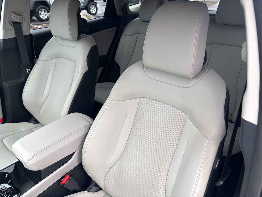 Used 2025 Kia Sportage EX image 13