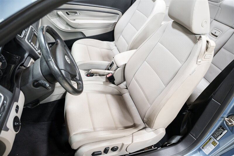 Used 2009 Volkswagen Eos Komfort FWD image 11