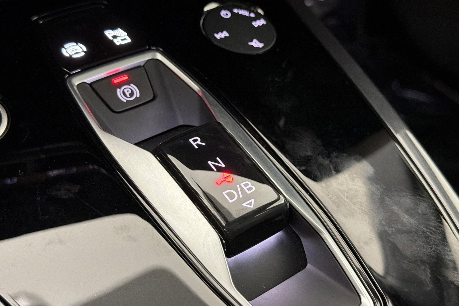 Used 2023 Audi Q4 e-tron Premium Plus w/ Premium Plus image 21