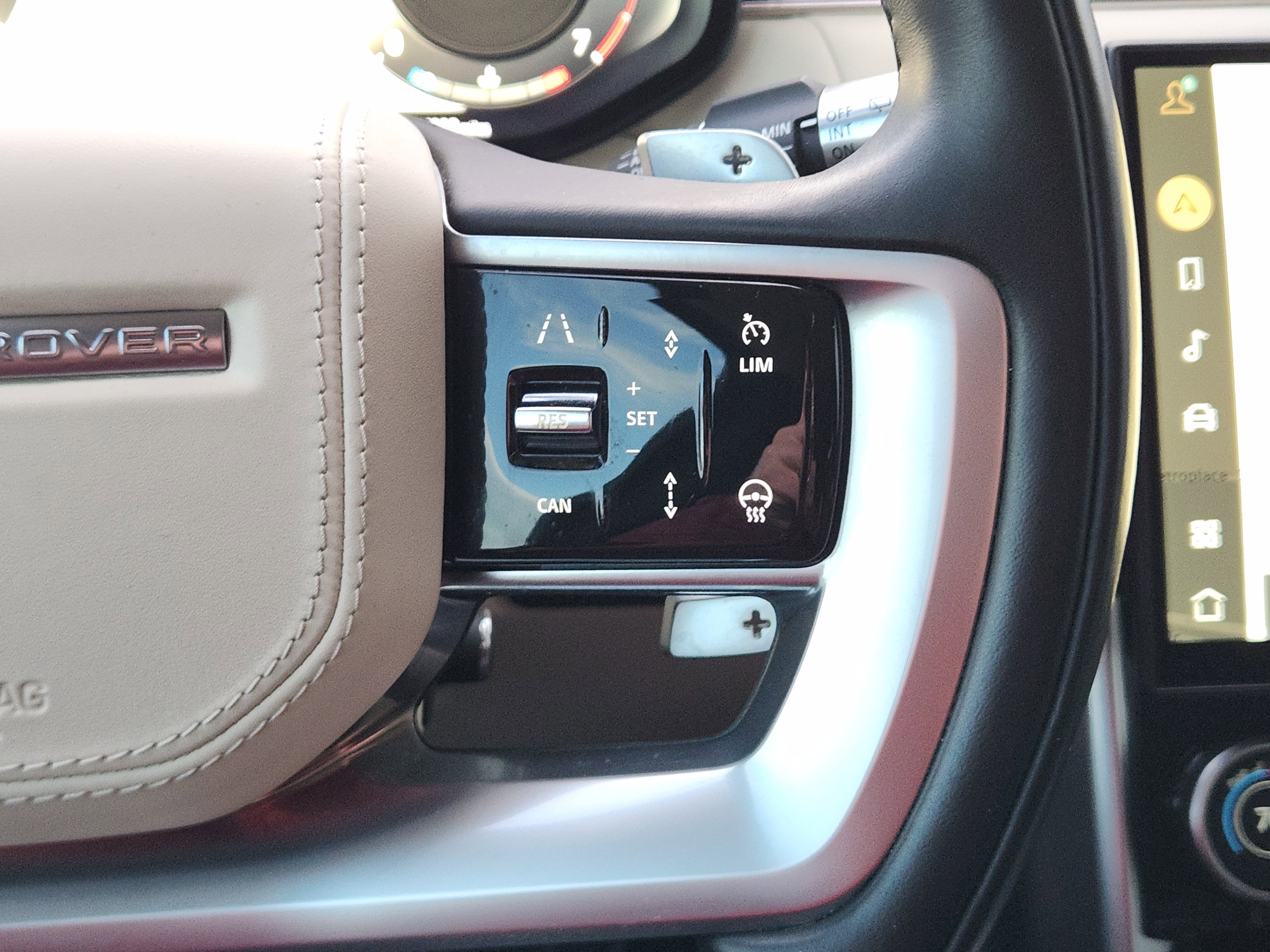 Used 2022 Land Rover Range Rover SE image 32