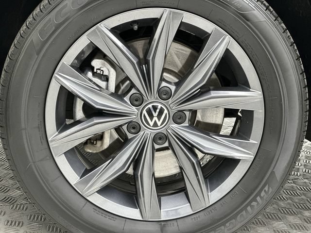 Used 2023 Volkswagen Tiguan SE AWD/4WD image 10