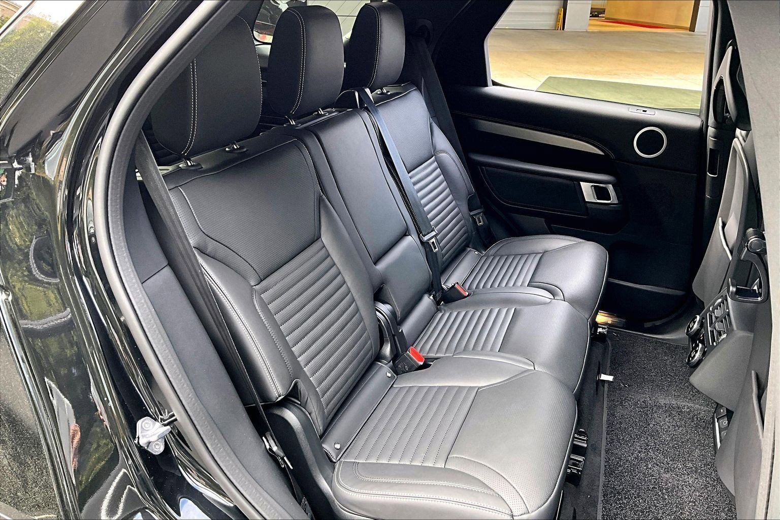 New 2026 Land Rover Discovery Limited Edition AWD/4WD image 9