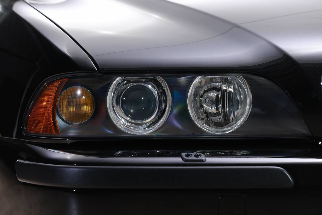 Used 2002 BMW M5 image 12