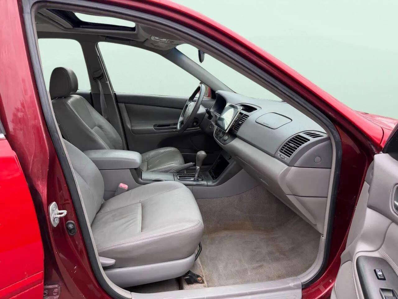 Used 2005 Toyota Camry image 13