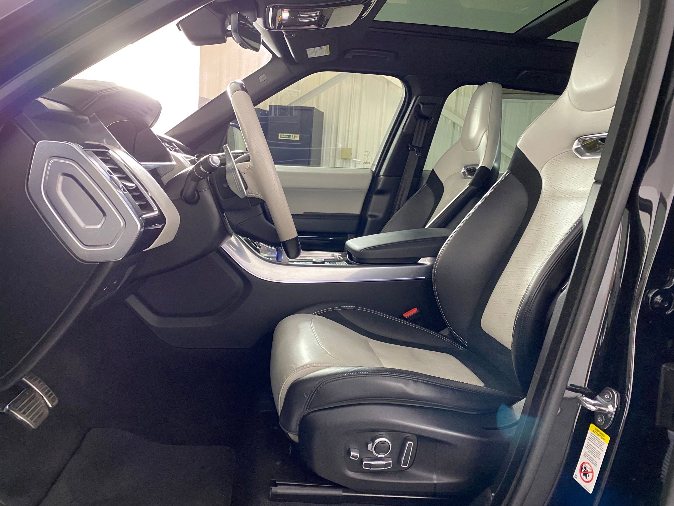 Used 2018 Land Rover Range Rover Sport SVR image 5