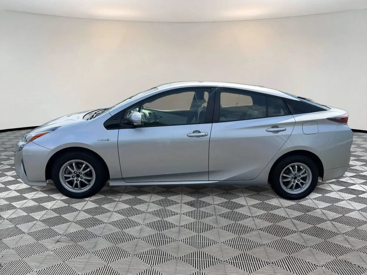 Used 2016 Toyota Prius Three FWD image 4