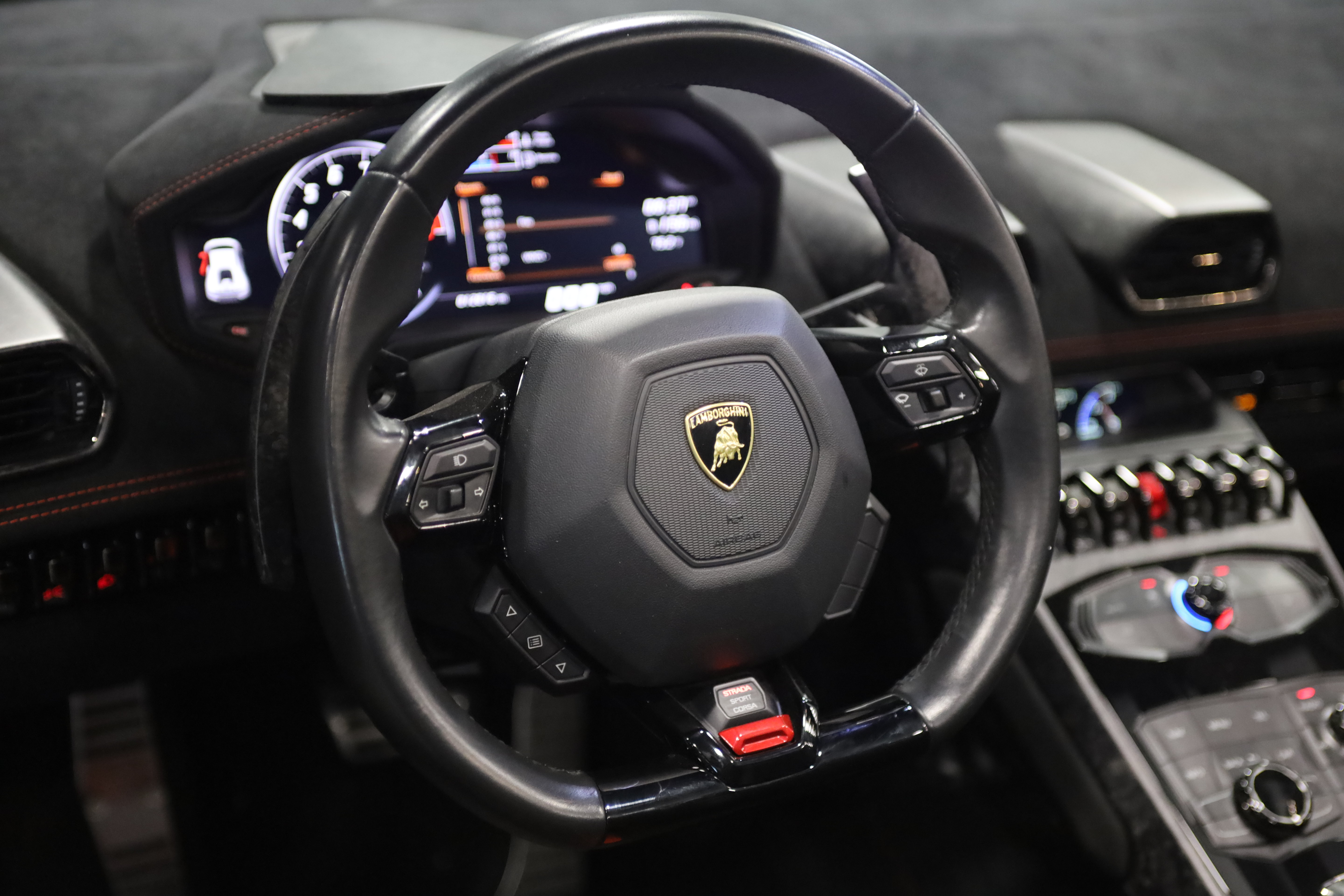 Used 2019 Lamborghini Huracan Performante AWD/4WD image 22