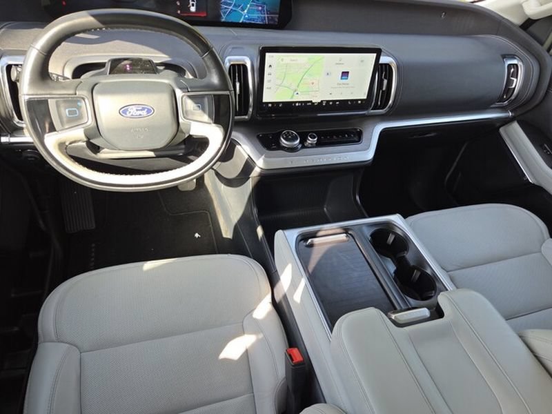 Used 2025 Ford Expedition Platinum AWD/4WD image 11