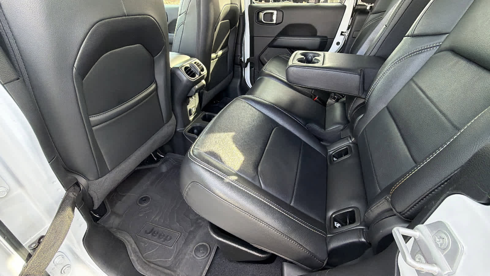 Used 2022 Jeep Gladiator Overland w/ Popular Equipment Package image 24