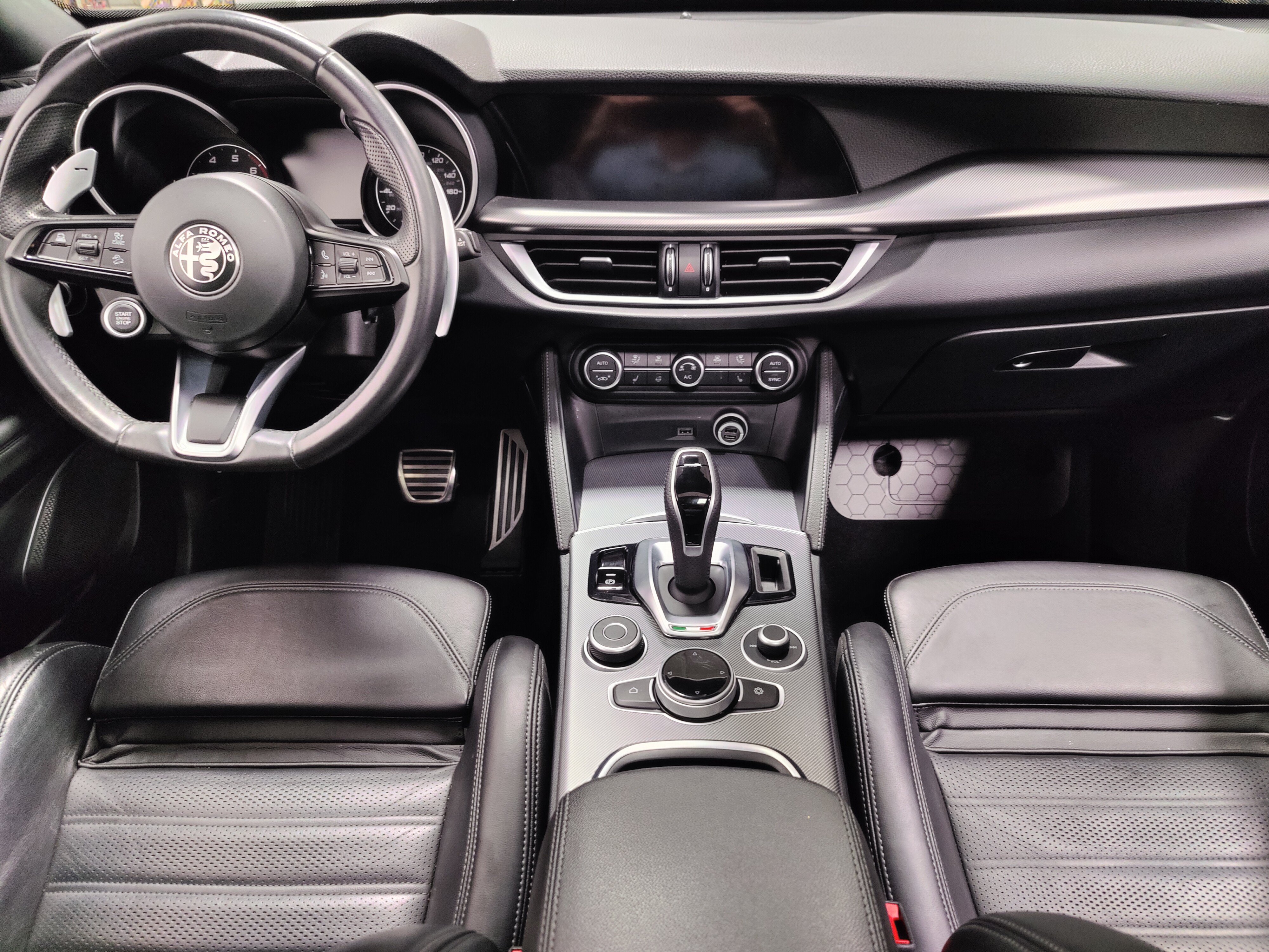 Certified 2023 Alfa Romeo Stelvio Veloce AWD/4WD image 18