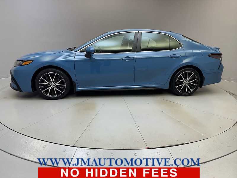 Used 2023 Toyota Camry SE w/ Blackout Package (TMS) image 2