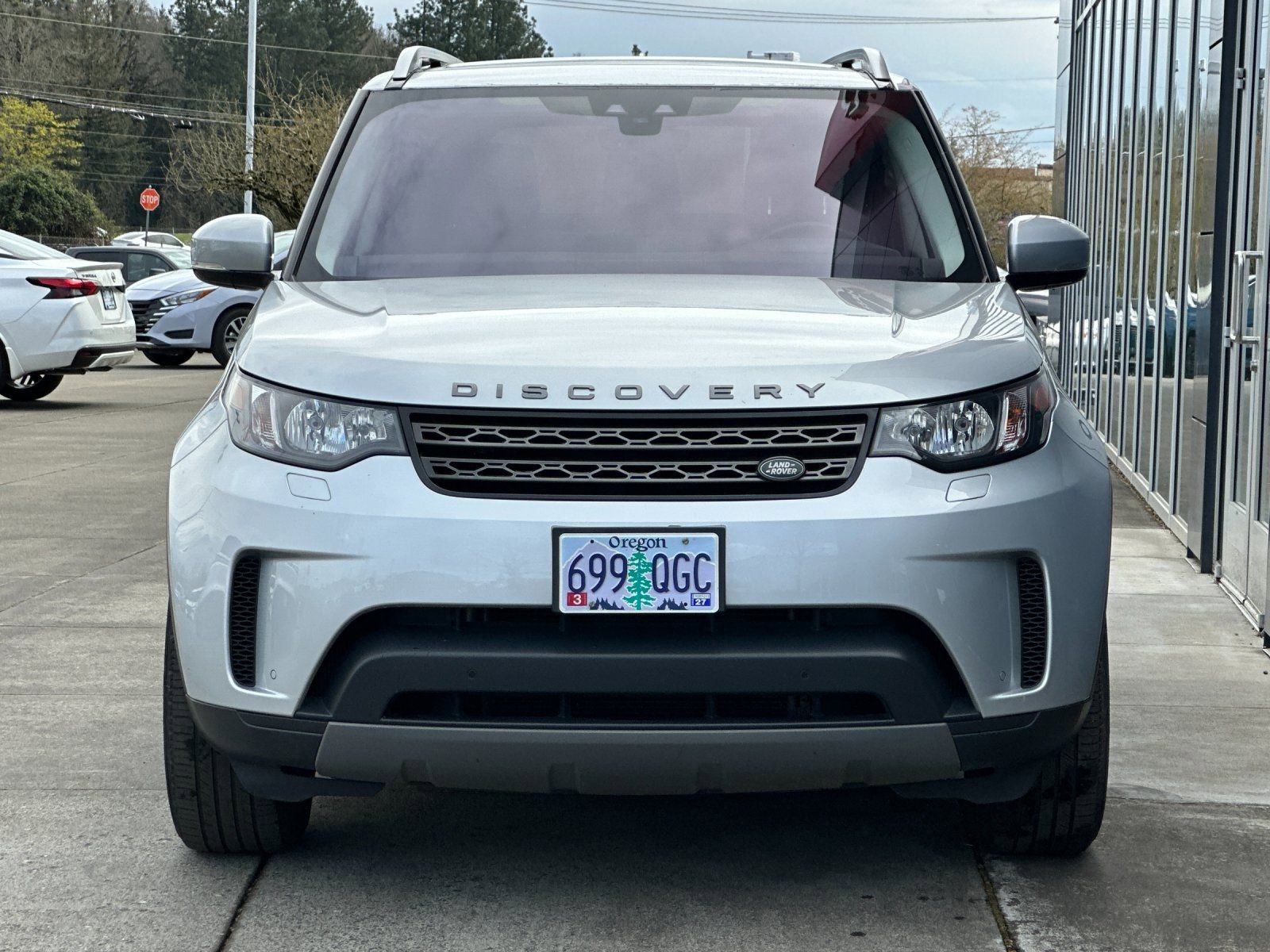 Used 2018 Land Rover Discovery SE image 8