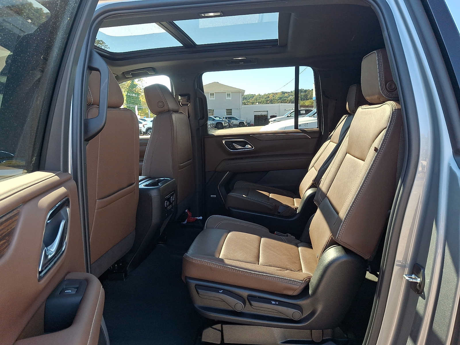 Certified 2024 Chevrolet Suburban High Country AWD/4WD image 10
