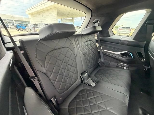 Used 2024 BMW X7 xDrive40i w/ M Sport Package AWD/4WD image 33