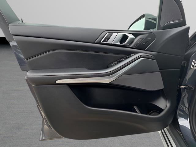 Used 2019 BMW X5 xDrive50i w/ Parking Assistance Package image 21