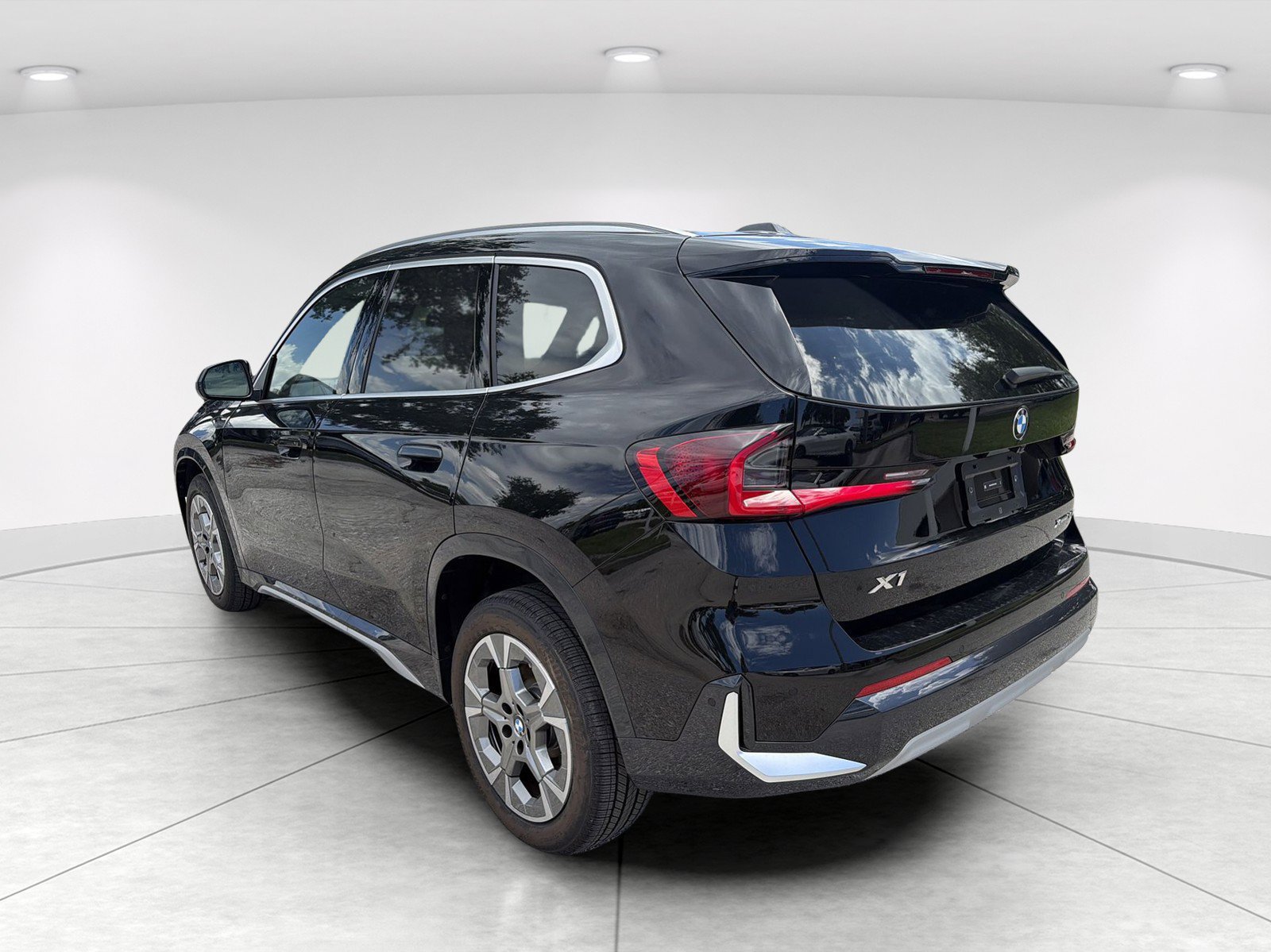 New 2026 BMW X1 xDrive28i AWD/4WD image 6