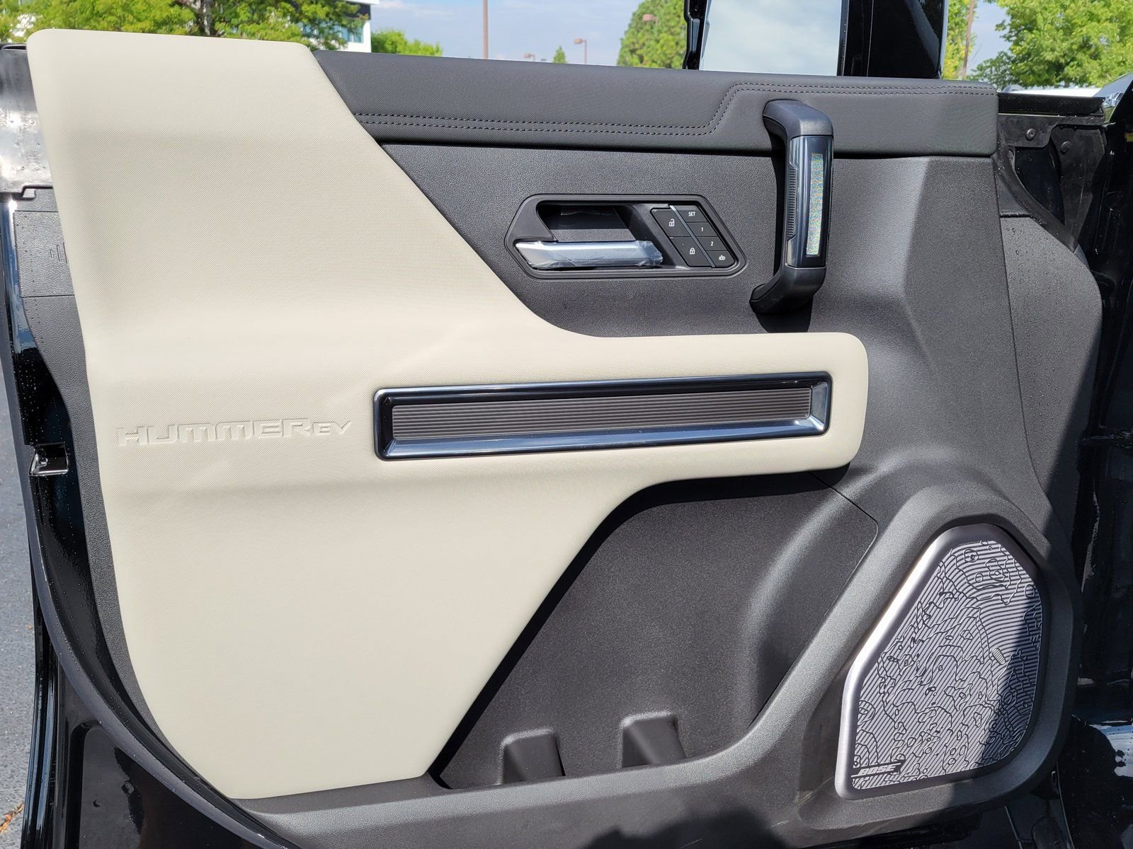 New 2026 GMC Hummer EV SUV w/ LPO, Dark Essentials Package image 7