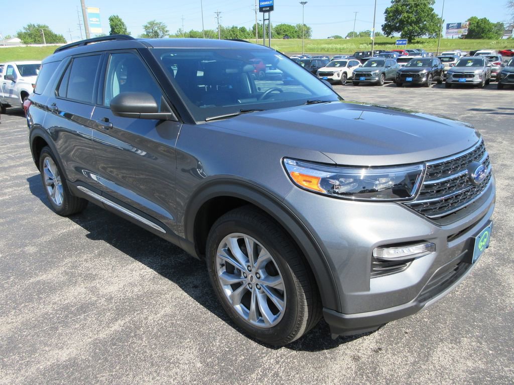 Used 2023 Ford Explorer XLT w/ Equipment Group 202A AWD/4WD image 7
