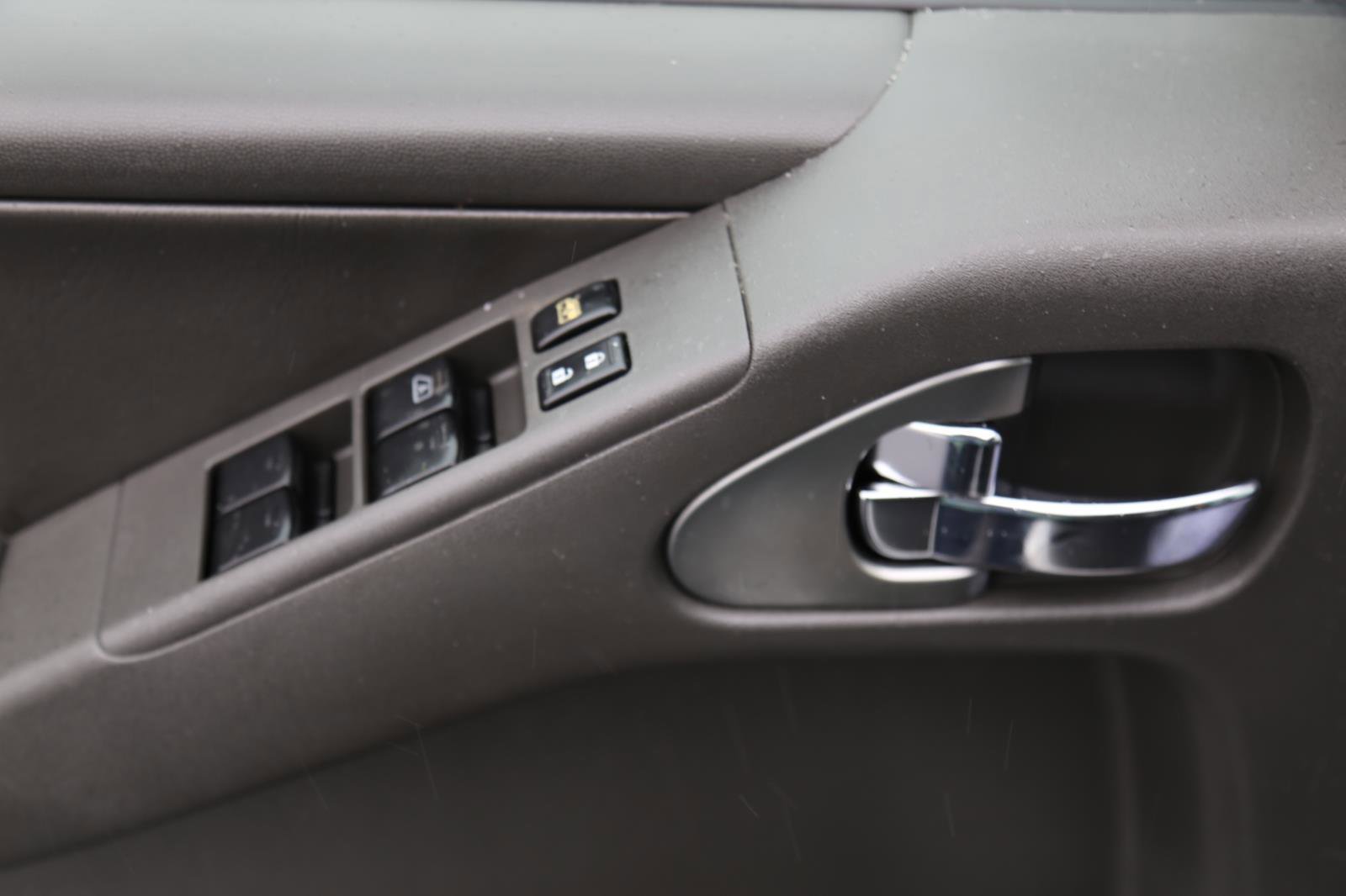 Used 2012 Nissan Frontier PRO-4X w/ Pro-4x Luxury Pkg image 9