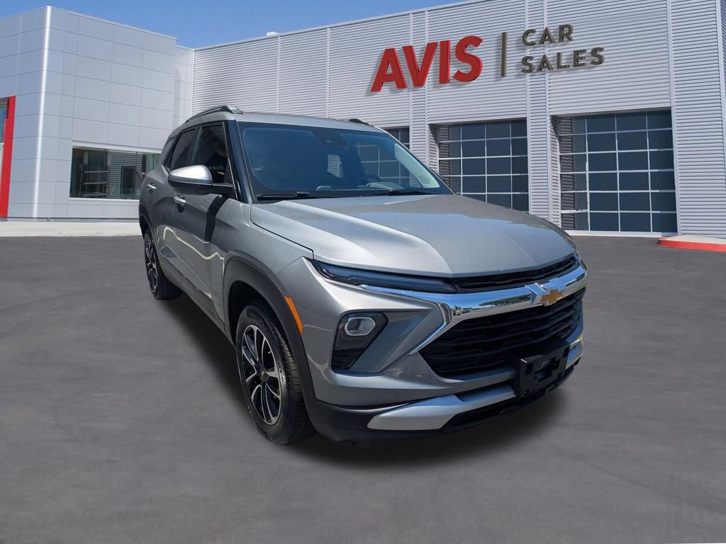 Used 2025 Chevrolet TrailBlazer LT AWD/4WD image 3