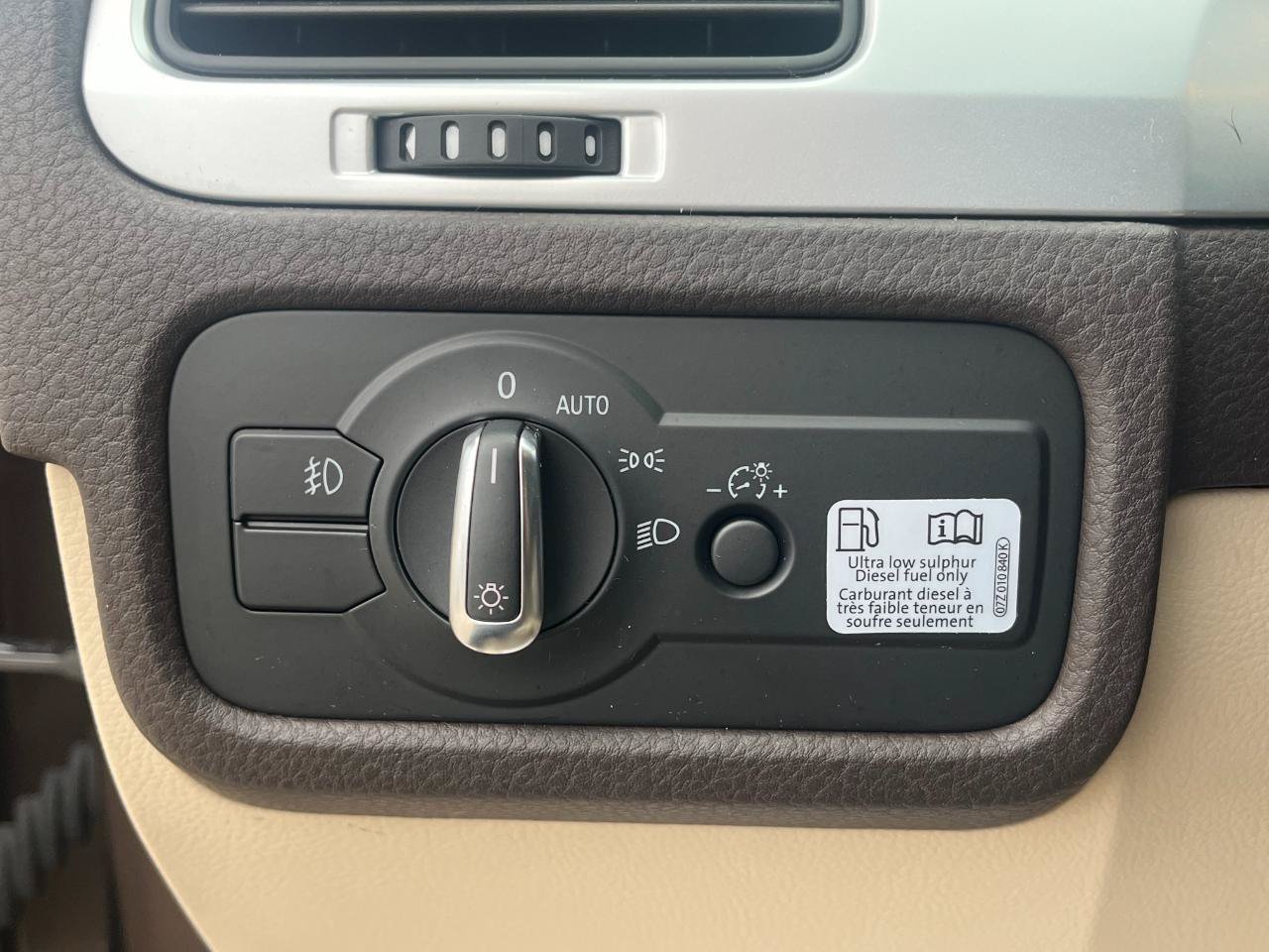 Used 2013 Volkswagen Touareg TDI AWD/4WD image 31