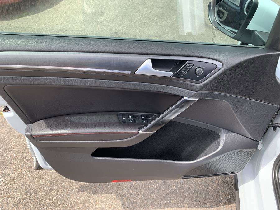 Used 2019 Volkswagen GTI SE w/ SE Experience Package image 9