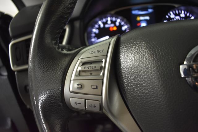 Used 2016 Nissan Rogue SL AWD/4WD image 16