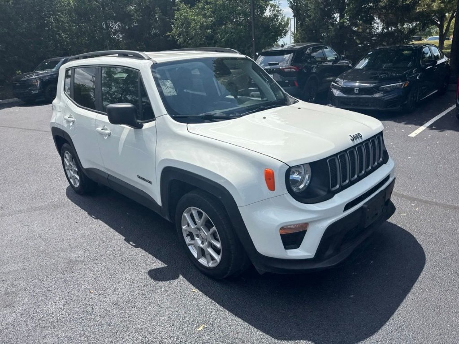 Used 2022 Jeep Renegade Sport w/ Sport Appearance Group FWD image 3