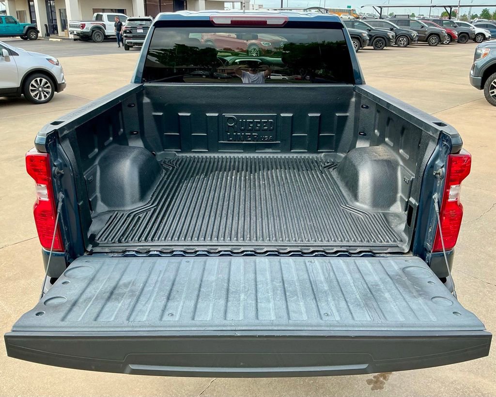 Used 2020 Chevrolet Silverado 1500 LT w/ LT Value Package AWD/4WD image 18