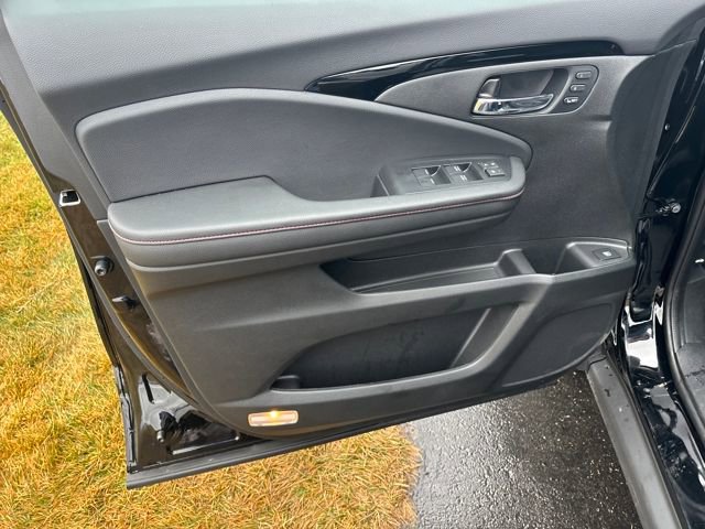 New 2026 Honda Ridgeline Black Edition image 10