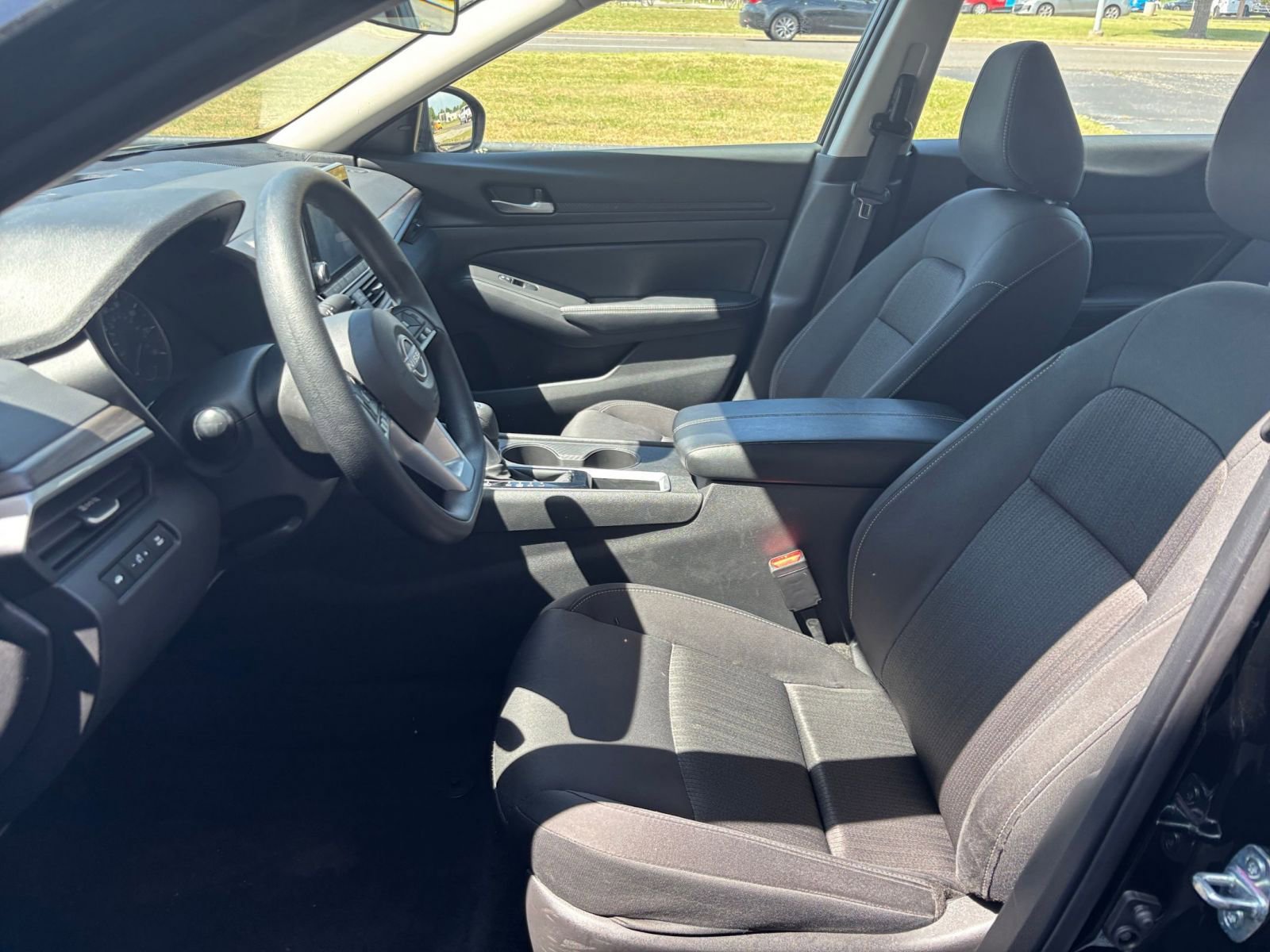 Used 2025 Nissan Altima 2.5 SV FWD image 27