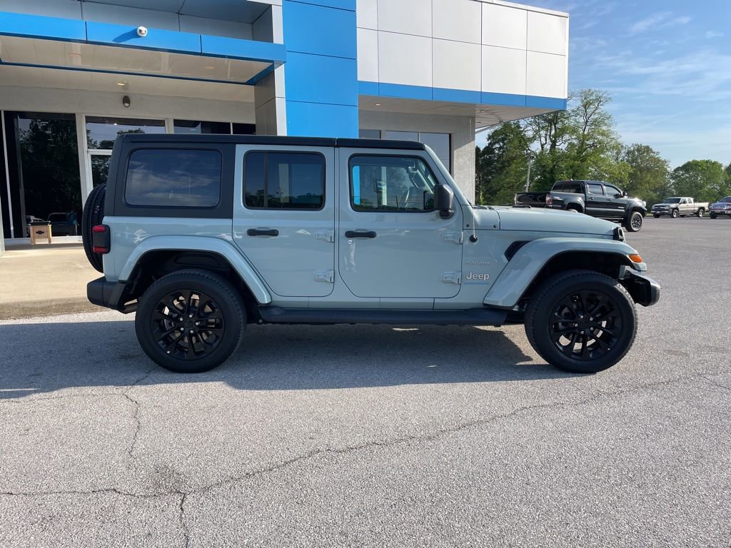Used 2023 Jeep Wrangler Unlimited Sahara w/ Cold Weather Group AWD/4WD image 9