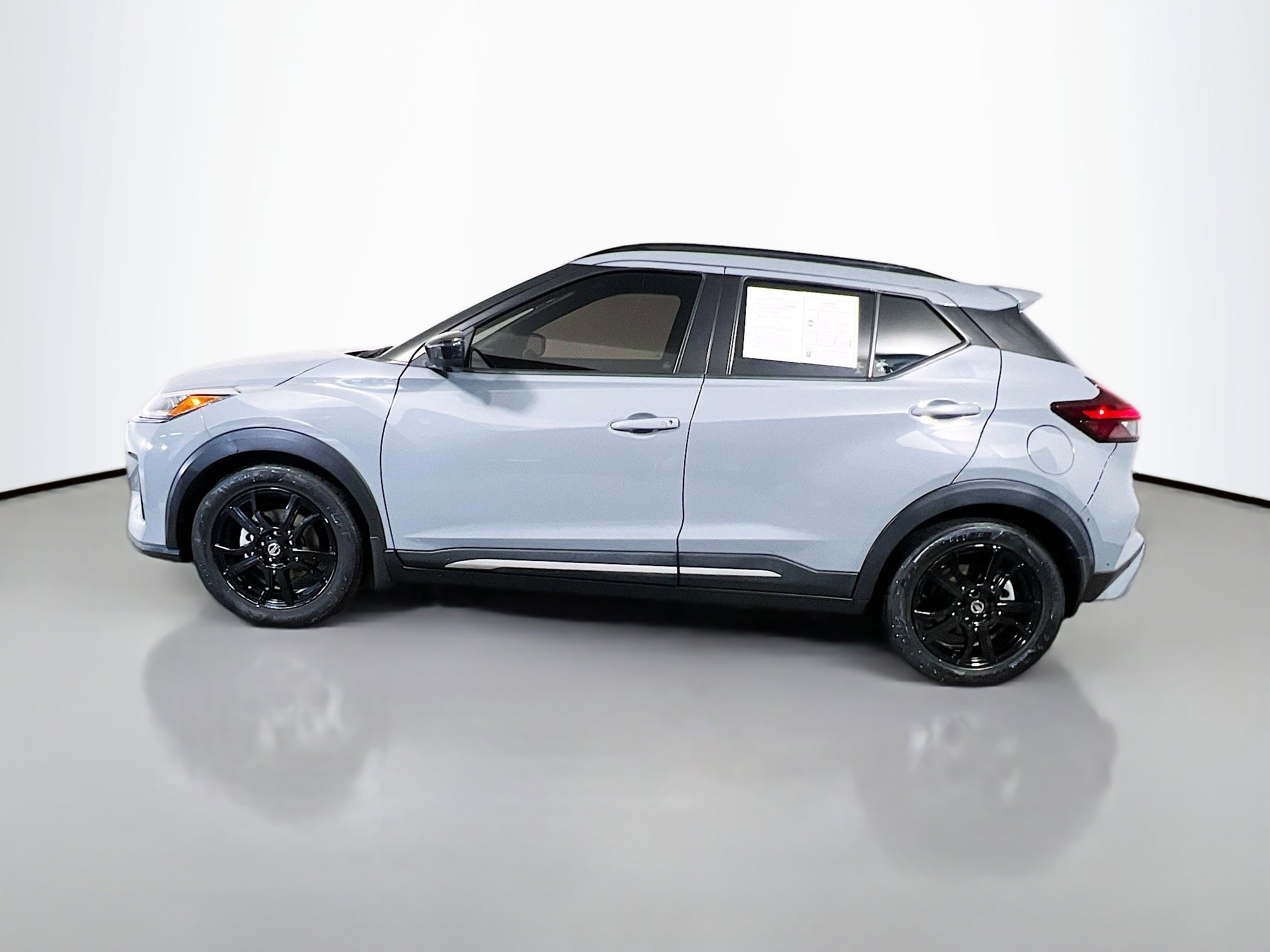Used 2021 Nissan Kicks SR image 9