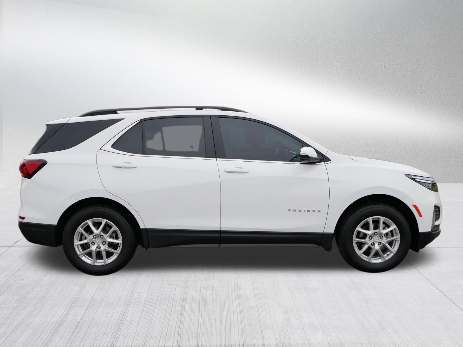 Used 2022 Chevrolet Equinox LT w/ LT True North Edition AWD/4WD image 8