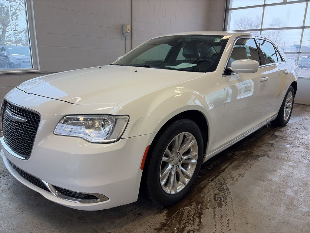 Used 2020 Chrysler 300 Touring L w/ Quick Order Package 2EF image 2