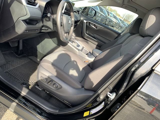 Used 2025 Toyota RAV4 XLE w/ Convenience Package image 18