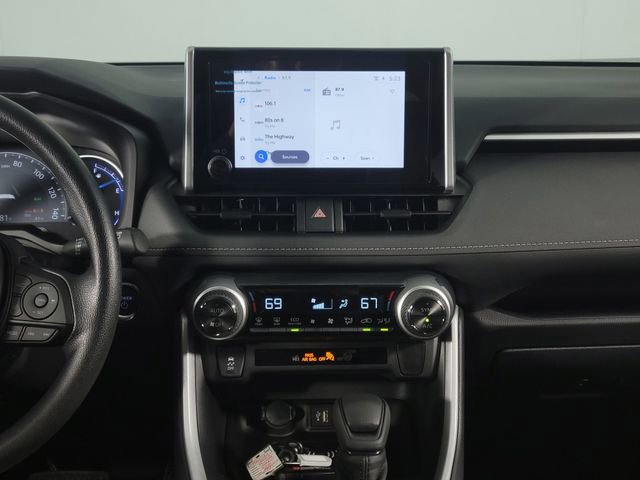 Used 2025 Toyota RAV4 XLE AWD/4WD image 22