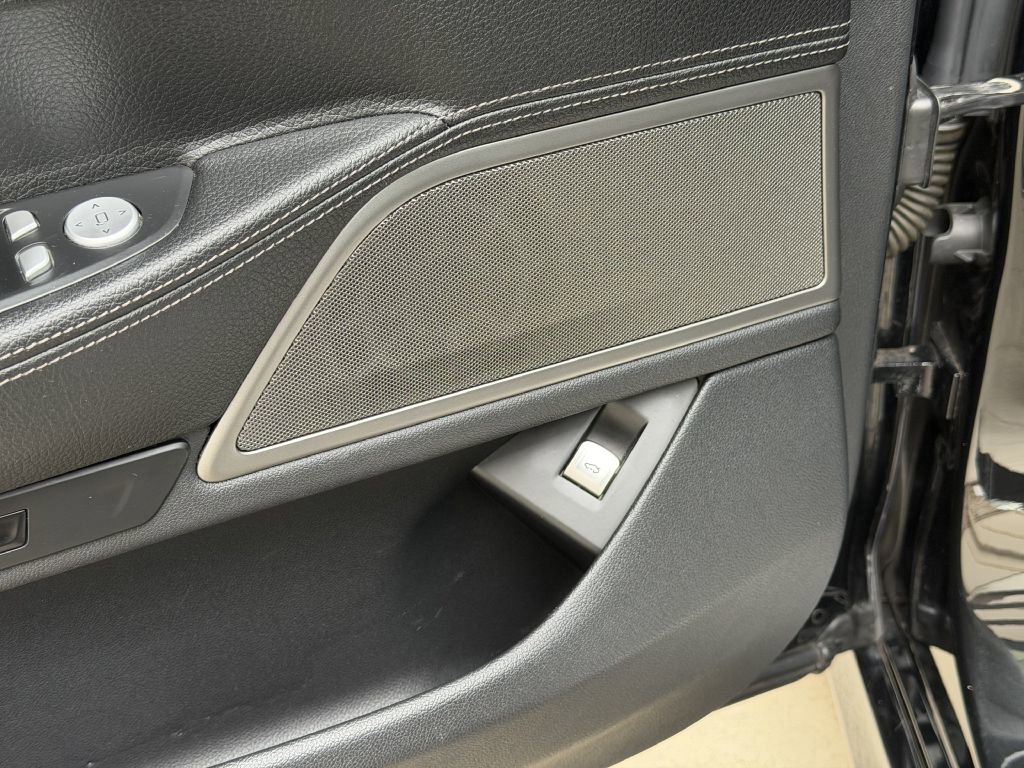 Used 2019 BMW 740i xDrive w/ M Sport Package image 23